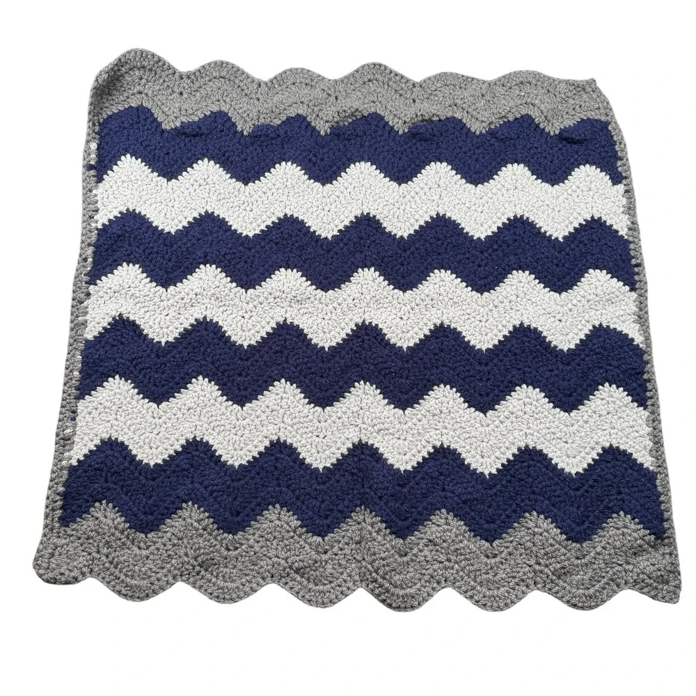 Handmade Crochet Baby Blanket Navy Chevron Ripple Scalloped Edge‎ 36x32 WP830